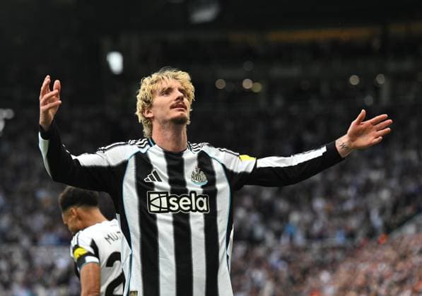 Nick Woltemade of Newcastle United celebrates scoring their first goal Newcastle United v Arsenal, Premier League, Football, St James Park, Newcastle, UK - 28 Sep 2025Newcastle St James Park United Kingdom EDITORIAL USE ONLY No use with unauthorised audio, video, data, fixture lists, club league logos or live services. Online in-match use limited to 120 images, no video emulation. No use in betting, games or single club league player publications. Copyright: xRichardxLee Shutterstockx 15503935av