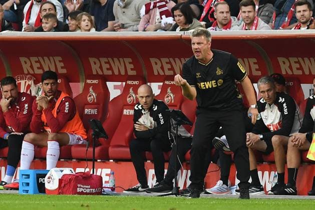 Trainer Lukas Kwasniok (1. FC Koeln) gestikuliert, gestik waehrend des Spiels der Bundesliga zwischen dem 1. FC Köln und VfB Stuttgart, RheinEnergieSTADION am 28. September 2025 in Köln, Deutschland. (Foto von Ralf Treese DeFodi Images) +++ Trainer Lukas Kwasniok (1. FC Koeln) gestures during the Bundesliga match between 1. FC Köln and VfB Stuttgart at RheinEnergieSTADION on September 28, 2025 in Köln, Germany. (Photo by Ralf Treese DeFodi Images) DFL regulations prohibit any use of photographs as image sequences and or quasi-video. (Photo by Ralf Treese DeFodi Images) Coach Lukas Kwasniok 1 FC Koeln gestures, gestures during the Bundesliga match between 1 FC Köln and VfB Stuttgart, RheinEnergieSTADION on September 28, 2025 in Cologne, Germany Photo by Ralf Treese DeFodi Images Trainer Lukas Kwasniok 1 FC Koeln gestures during the Bundesliga match between 1 FC Köln and VfB Stuttgart at RheinEnergieSTADION on September 28, 2025 in Köln, Germany Photo by Ralf Treese DeFodi Images DFL regulations prohibit any use of photographs as image sequences and or quasi video Photo by Ralf Treese DeFodi Images