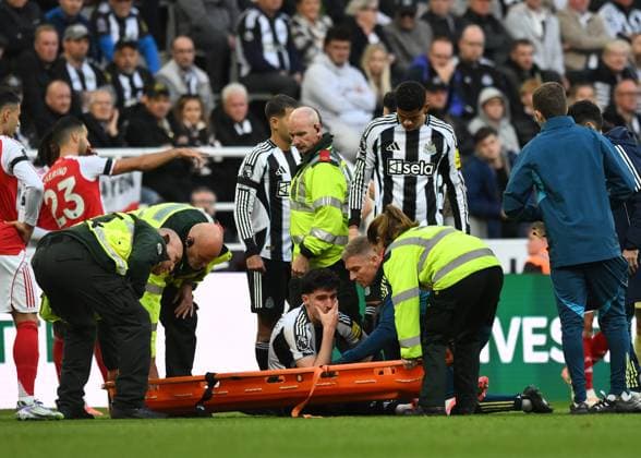 Tino Livramento of Newcastle United goes down with an injury Newcastle United v Arsenal, Premier League, Football, St James Park, Newcastle, UK - 28 Sep 2025Newcastle St James Park United Kingdom EDITORIAL USE ONLY No use with unauthorised audio, video, data, fixture lists, club league logos or live services. Online in-match use limited to 120 images, no video emulation. No use in betting, games or single club league player publications. Copyright: xRichardxLee Shutterstockx 15503935bk