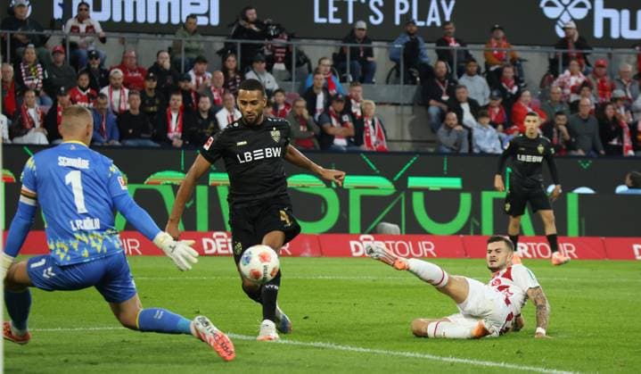 Tor zum 1:2 fuer Stuttgart v.l. Marvin Schwaebe (1.FC Koeln 01), Josha Vagnoman (VfB Stuttgart 04), Tom Krauss (1. FC Koeln 05) GER, 1. FC Koeln vs. VfB Stuttgart, Fussball, Bundesliga, 5. Spieltag, Spielzeit 2025 2026, 28.09.2025. (DFL DFB REGULATIONS PROHIBIT ANY USE OF PHOTOGRAPHS as IMAGE SEQUENCES and or QUASI-VIDEO). GER, 1. FC Koeln vs. VfB Stuttgart, Fussball, Bundesliga, 5. Spieltag, Spielzeit 2025 2026, 28.09.2025. Koeln Copyright: xEibner-Pressefotox xThomasxStoeckerx EP_TSR