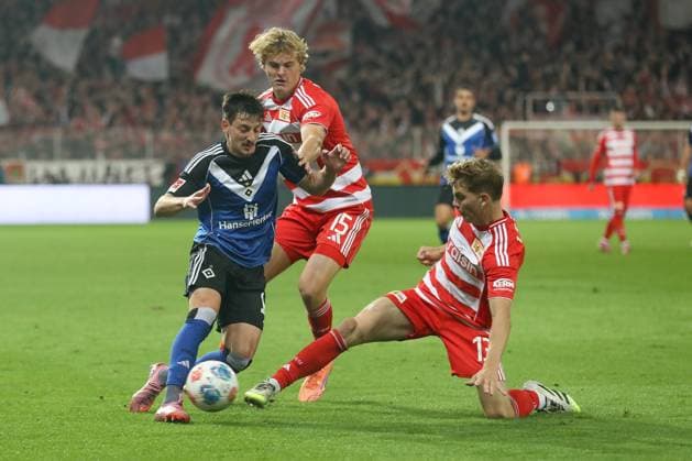 28.09.2025, xtgx, Fussball - 1.Bundesliga Union Berlin - Hamburger SV v.l. Giorgi Gocholeishvili (HSV, 16), Tom Rothe (Union Berlin, 15), Andras Schaefer (Schäfer, Union Berlin, 13) Zweikampf, Duell, Kampf, tackle (DFL DFB REGULATIONS PROHIBIT ANY USE OF PHOTOGRAPHS as IMAGE SEQUENCES and or QUASI-VIDEO) Berlin
