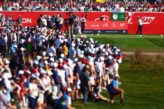 Tommy Fleetwood of Team Europe tees-off on the 17th hole 2025 Ryder Cup, Day Three, Singles, Golf, Bethpage Black Golf Course, New York, USA - 28 Sep 2025New York Bethpage Black Golf Course New York (NY) United States of America EDITORIAL USE ONLY No use with unauthorised audio, video, data, fixture lists, club league logos or live services. Online in-match use limited to 120 images, no video emulation. No use in betting, games or single club league player publications. Copyright: xJamesxMarsh Shutterstockx 15500197di