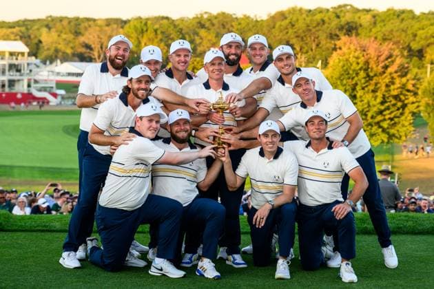 250928 Tommy Fleetwood, Shane Lowry, Rasmus Hojgaard, Justin Rose, Team Captain Luke Donald, Jon Rahm, Sepp Straka, Ludvig Aberg, Rory McIlroy, Robert MacIntyre, Tyrrell Hatton, Matt Fitzpatrick and Viktor Hovland of Team Europe celebrate after winning the Ryder Cup on day 3 of the Ryder Cup on September 28, 2025 in New York. Photo: Jesper Zerman BILDBYRAN kod JZ JZ0619 golf ryder cup day 3 bbeng jubel Copyright: JESPERxZERMAN BB250928JZ082