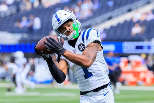 September 28, 2025, Inglewood, California, USA: 1 Josh Downs, WR of the Indianapolis Colts during the pregame of their regular NFL, American Football Herren, USA season game against the Los Angeles Rams on Sunday September 28, 2025 at SoFi Stadium in Inglewood, California. Rams defeat Colts, 27-20. ARIANA RUIZ PI Inglewood USA - ZUMAp124 20250928_zaa_p124_091 Copyright: xArianaxRuizx