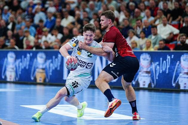 Oskar Neudeck (Frisch Auf Goeppingen, 02), Johannes Golla (SG Flensburg-Handewitt, 04) GER, SG Flensburg-Handewitt vs. Frisch Auf Goeppingen, Handball, Bundesliga, Spieltag 6, Saison 2026 2026, 28.09.2025 GER, SG Flensburg-Handewitt vs. Frisch Auf Goeppingen, Handball, Bundesliga, Spieltag 6, Saison 2026 2026, 28.09.2025 Flensburg Copyright: xEibner-Pressefoto MarcelxvonxFehrnx EP_MFN