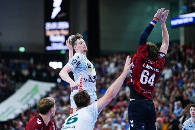 Wurf Tor Erik Persson (Frisch Auf Goeppingen, 22) GER, SG Flensburg-Handewitt vs. Frisch Auf Goeppingen, Handball, Bundesliga, Spieltag 6, Saison 2026 2026, 28.09.2025 GER, SG Flensburg-Handewitt vs. Frisch Auf Goeppingen, Handball, Bundesliga, Spieltag 6, Saison 2026 2026, 28.09.2025 Flensburg Copyright: xEibner-Pressefoto MarcelxvonxFehrnx EP_MFN