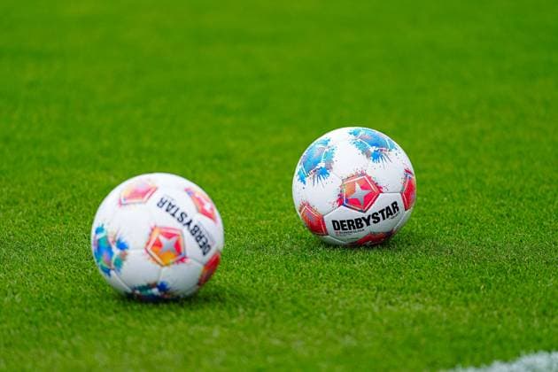 Derbystar Spielbaelle, Themenfoto, Themenbild, Symbolfoto, Symbolbild, Stockfoto GER, FC St. Pauli vs. Bayer 04 Leverkusen, Fussball, 1. Bundesliga, Spieltag 5, Saison 2025 2026, 27.09.2025 DFL REGULATIONS PROHIBIT ANY USE OF PHOTOGRAPHS AS IMAGE SEQUENCES AND OR QUASI-VIDEO GER, FC St. Pauli vs. Bayer 04 Leverkusen, Fussball, 1. Bundesliga, Spieltag 5, Saison 2025 2026, 27.09.2025 Hamburg Copyright: xEibner-Pressefoto MarcelxvonxFehrnx EP_MFN