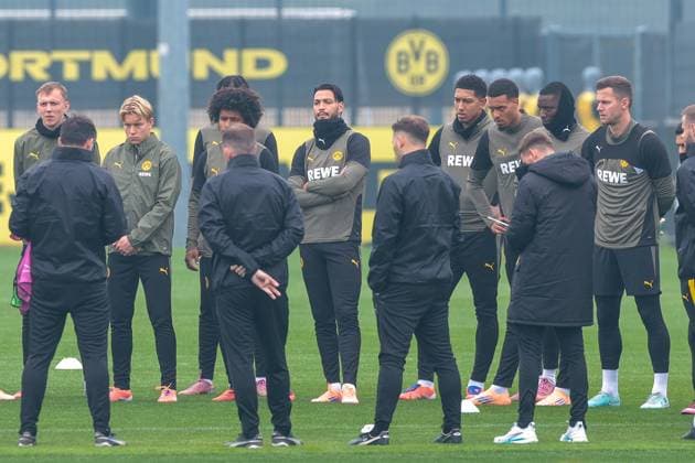 30.09.2025, Abschlusstraining zum UEFA Champions League Spiel zwischen Borussia Dortmund und Atletico Bilbao, v. l. Maximilian Beier (Borussia Dortmund), Daniel Svensson (Borussia Dortmund), Karim Adeyemi (Borussia Dortmund), Ramy Bensebaini (Borussia Dortmund), Jobe Bellingham (Borussia Dortmund), Felix Nmecha (Borussia Dortmund), Serhou Guirassy (Borussia Dortmund), Torwart Patrick Drewes (Borussia Dortmund), Dortmund Trainingsgelände Borussia Dortmund NRW Deutschland xRHR-FOTO DEx Copyright: DennisxEwert RHR-FOTOx RHR-FOTO DE