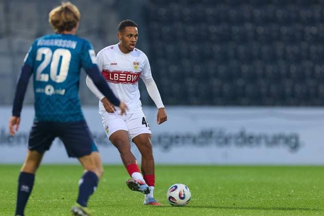Ryan Nils Johansson (SV Wehen Wiesbaden, 20), Niklas Terkelsen Nartec (VfB Stuttgart II, 45) GER, VfB Stuttgart II vs. SV Wehen Wiesbaden, Fussball, Herren, 3. Liga, 9. Spieltag, Spielzeit 2025 2026, 30.09.2025 GER, VfB Stuttgart II vs. SV Wehen Wiesbaden, Fussball, Herren, 3. Liga, 9. Spieltag, Spielzeit 2025 2026, 30.09.2025 Aspach Copyright: xEibner-Pressefoto GeraldxOelze-dx EP_ODS