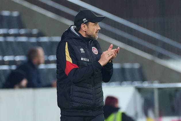 Portrait, Portraet, Freisteller von Nils Doering (SV Wehen Wiesbaden, Chef-Trainer) GER, VfB Stuttgart II vs. SV Wehen Wiesbaden, Fussball, Herren, 3. Liga, 9. Spieltag, Spielzeit 2025 2026, 30.09.2025 GER, VfB Stuttgart II vs. SV Wehen Wiesbaden, Fussball, Herren, 3. Liga, 9. Spieltag, Spielzeit 2025 2026, 30.09.2025 Aspach Copyright: xEibner-Pressefoto GeraldxOelze-dx EP_ODS
