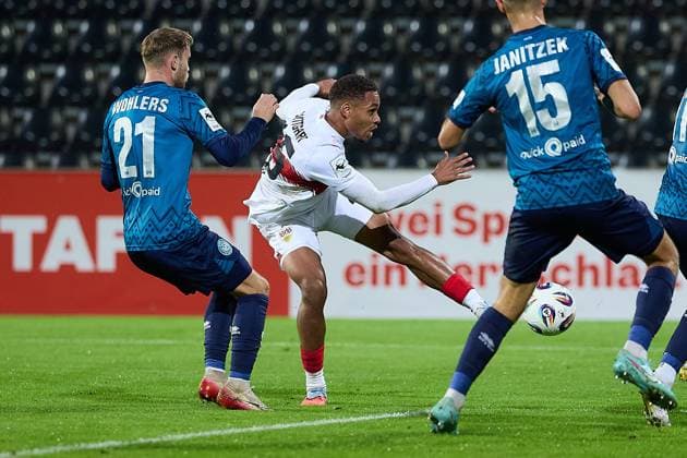 Schuss, Torchance Niklas Terkelsen Nartec (VfB Stuttgart II, 45) GER, VfB Stuttgart II vs. SV Wehen Wiesbaden, Fussball, Herren, 3. Liga, 9. Spieltag, Spielzeit 2025 2026, 30.09.2025 GER, VfB Stuttgart II vs. SV Wehen Wiesbaden, Fussball, Herren, 3. Liga, 9. Spieltag, Spielzeit 2025 2026, 30.09.2025 Aspach Copyright: xEibner-Pressefoto GeraldxOelze-dx EP_ODS