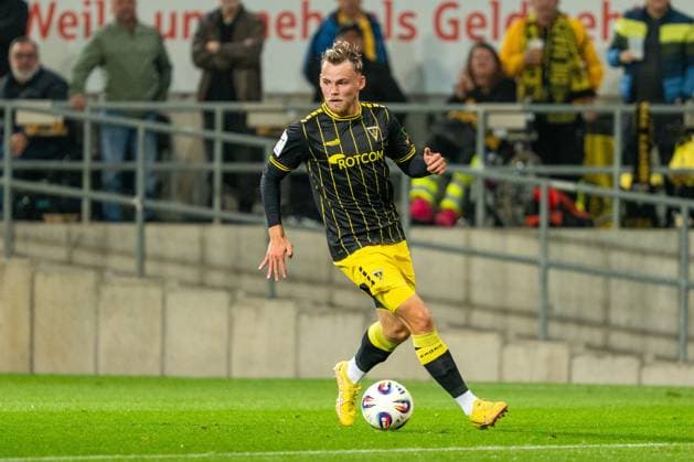 Mika Schroers (Alemannia Aachen, 30) Alemannia Aachen vs. Erzgebirge Aue, Fussball, 3. Liga, 9. Spieltag, Saison 2025 2026, 30.09.2025 DFB REGULATIONS PROHIBIT ANY USE OF PHOTOGRAPHS AS IMAGE SEQUENCES AND OR QUASI-VIDEO Alemannia Aachen vs. Erzgebirge Aue, Fussball, 3. Liga, 9. Spieltag, Saison 2025 2026, 30.09.2025 Aachen Copyright: xEibner-Pressefoto J.xDerondeaux EP_JDU