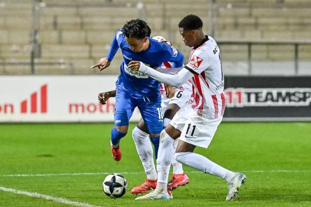 Amnay Moutassime (TSG Balingen, 18) im Duell mit Elijah Oguguo (SC Freiburg II, 46), David Amegnaglo (SC Freiburg II, 11) GER, SC Freiburg - TSG Balingen, Fussball, Regionalliga Suedwest, 10. Spieltag, Saison 2025 2026, 30.09.2025 DFB REGULATIONS PROHIBIT ANY USE OF PHOTOGRAPHS AS IMAGE SEQUENCES AND OR QUASI-VIDEO GER, SC Freiburg - TSG Balingen, Fussball, Regionalliga Suedwest, 10. Spieltag, Saison 2025 2026, 30.09.2025 Freiburg Copyright: xEibner-Pressefoto ThomasxHessx EP_THS