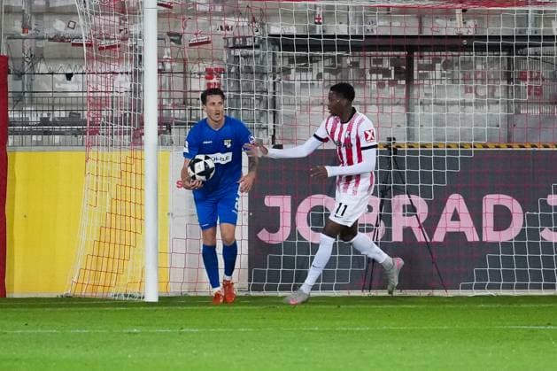 Deutschland, Fußball, Regionalliga Südwest, Saison 2025 2026, 10. Spieltag SC Freiburg II vs. TSG Balingen Dreisamstadion (Freiburg): David Amegnaglo (SC Freiburg II, 11) Tor, Torjubel, Emotionen, Torschuss, Freude, Jubel, Freiburg Dreisamstadion Baden-Württemberg Deutschland Copyright: xFINLEYxMÖRCHx