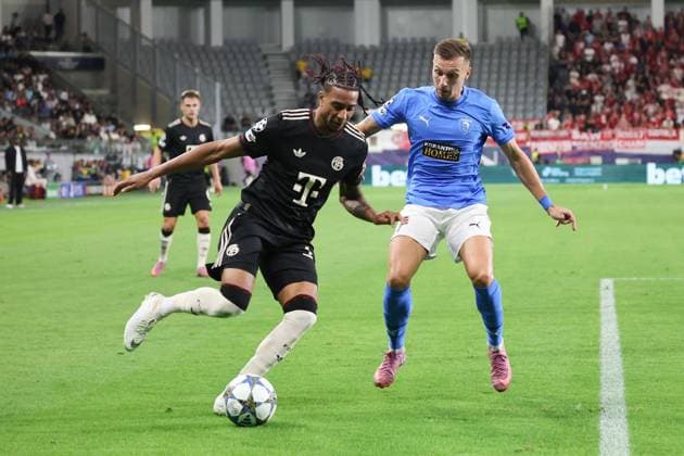 Michael Olise (Bayern Muenchen 17), Mislav Orsic (Pafos 17), CYP, FC Pafos - FC Bayern Muenchen, Fussball, Champions-League, 2. Spieltag, Saison 2025 2026, 30.09.2025 CYP, FC Pafos - FC Bayern Muenchen, Fussball, Champions-League, 2. Spieltag, Saison 2025 2026, 30.09.2025 Limassol Copyright: xEibner-Pressefoto JoergxNiebergax EP_JNL