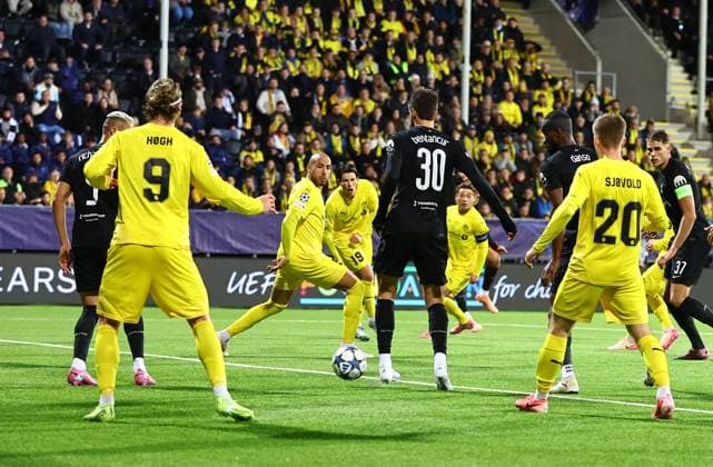 Rodrigo Bentancur of Tottenham Hotspur goal is disallowed by VAR FK Bodo Glimt v Tottenham Hotspur, UEFA Champions League, Group Stage, Football, Aspmyra Stadion, Bodo, Norway - 30 Sep 2025Bodo Aspmyra Stadion Norway EDITORIAL USE ONLY No use with unauthorised audio, video, data, fixture lists, club league logos or live services. Online in-match use limited to 120 images, no video emulation. No use in betting, games or single club league player publications. Copyright: xMichaelxZemanek Shutterstockx 15504026z