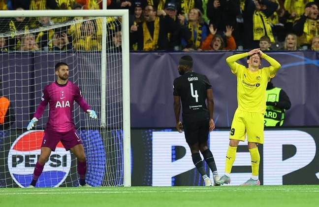 Sondre Fet of Bodo Glimt rues missed chance for scoring a goal FK Bodo Glimt v Tottenham Hotspur, UEFA Champions League, Group Stage, Football, Aspmyra Stadion, Bodo, Norway - 30 Sep 2025Bodo Aspmyra Stadion Norway EDITORIAL USE ONLY No use with unauthorised audio, video, data, fixture lists, club league logos or live services. Online in-match use limited to 120 images, no video emulation. No use in betting, games or single club league player publications. Copyright: xMichaelxZemanek Shutterstockx 15504026ah