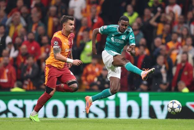 Alexander Isak of Liverpool has a shot Galatasaray v Liverpool, UEFA Champions League, Group Stage, Football, RAMS Park, Istanbul, Turkey - 30 Sep 2025Istanbul RAMS Park Turkey EDITORIAL USE ONLY No use with unauthorised audio, video, data, fixture lists, club league logos or live services. Online in-match use limited to 120 images, no video emulation. No use in betting, games or single club league player publications. Copyright: xRaddadxJebarah Shutterstockx 15504034bp