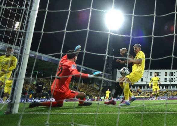Jostein Gundersen of Bodo Glimt scores an own goal under pressure from Richarlison of Tottenham Hotspur (2-2) FK Bodo Glimt v Tottenham Hotspur, UEFA Champions League, Group Stage, Football, Aspmyra Stadion, Bodo, Norway - 30 Sep 2025Bodo Aspmyra Stadion Norway EDITORIAL USE ONLY No use with unauthorised audio, video, data, fixture lists, club league logos or live services. Online in-match use limited to 120 images, no video emulation. No use in betting, games or single club league player publications. Copyright: xMichaelxZemanek Shutterstockx 15504026at