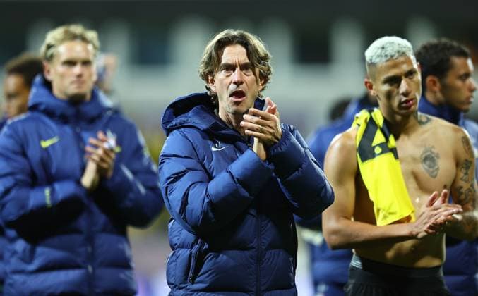 Thomas Frank manager of Tottenham Hotspur applauds the fans after the match FK Bodo Glimt v Tottenham Hotspur, UEFA Champions League, Group Stage, Football, Aspmyra Stadion, Bodo, Norway - 30 Sep 2025Bodo Aspmyra Stadion Norway EDITORIAL USE ONLY No use with unauthorised audio, video, data, fixture lists, club league logos or live services. Online in-match use limited to 120 images, no video emulation. No use in betting, games or single club league player publications. Copyright: xMichaelxZemanek Shutterstockx 15504026ax