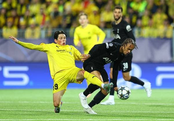 Wilson Odobert of Tottenham Hotspur competes for the ball with Sondre Fet of Bodo Glimt FK Bodo Glimt v Tottenham Hotspur, UEFA Champions League, Group Stage, Football, Aspmyra Stadion, Bodo, Norway - 30 Sep 2025Bodo Aspmyra Stadion Norway EDITORIAL USE ONLY No use with unauthorised audio, video, data, fixture lists, club league logos or live services. Online in-match use limited to 120 images, no video emulation. No use in betting, games or single club league player publications. Copyright: xMichaelxZemanek Shutterstockx 15504026bx