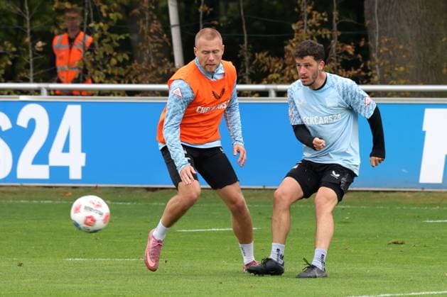 DEU, DFL, 2. FBL Hertha BSC, Training, 01.10.2025, Sportforum, Berlin, DEU, DFL, 2. FBL Hertha BSC, Training, im Bild Jon Dabur Thorsteinsson (Hertha BSC Berlin 24), Diego Demme (Hertha BSC Berlin 6) DFL - regulations prohibit any use of Photographs as image sequences and or quasi-video