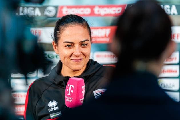 Sabrina Wittmann (FC Ingolstadt 04, Cheftrainerin) im Interview mit Magenta GER, SC Verl vs. FC Ingolstadt 04, Fussball, 3. Liga, 9. Spieltag, Spielzeit 2025 2026, 01.10.2025 GER, SC Verl vs. FC Ingolstadt 04, Fussball, 3. Liga, 9. Spieltag, Spielzeit 2025 2026, 01.10.2025 Verl Copyright: xEibner-Pressefoto JanxRollingerx EP_JSK