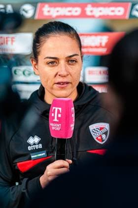 Sabrina Wittmann (FC Ingolstadt 04, Cheftrainerin) im Interview mit Magenta GER, SC Verl vs. FC Ingolstadt 04, Fussball, 3. Liga, 9. Spieltag, Spielzeit 2025 2026, 01.10.2025 GER, SC Verl vs. FC Ingolstadt 04, Fussball, 3. Liga, 9. Spieltag, Spielzeit 2025 2026, 01.10.2025 Verl Copyright: xEibner-Pressefoto JanxRollingerx EP_JSK