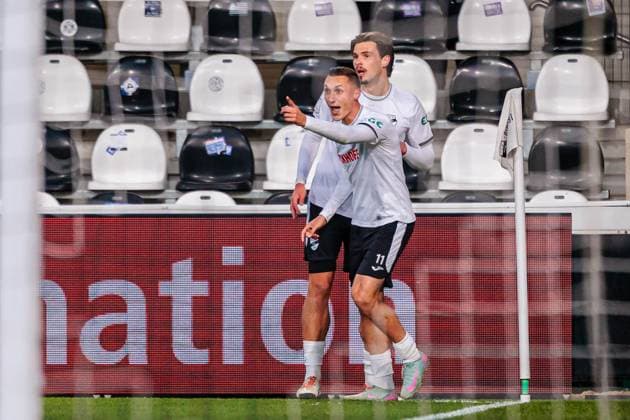 v.l. Dominik Steczyk (SC Verl, 11), Julian Stark (SC Verl, 07) jubelt nach Tor zum 1:0 durch Dominik Steczyk (SC Verl, 11) GER, SC Verl vs. FC Ingolstadt 04, Fussball, 3. Liga, 9. Spieltag, Spielzeit 2025 2026, 01.10.2025 GER, SC Verl vs. FC Ingolstadt 04, Fussball, 3. Liga, 9. Spieltag, Spielzeit 2025 2026, 01.10.2025 Verl Copyright: xEibner-Pressefoto JanxRollingerx EP_JSK