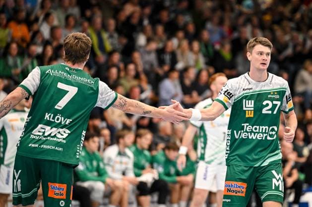 Goeppingen, Deutschland, 01.10.25: Victor Kloeve (FRISCH AUF! Goeppingen) und Oskar Sunnefeldt (FRISCH AUF! Goeppingen) gestikuliert, gestik waehrend des DHB Pokal 2 Runde Spiels zwischen FRISCH AUF! Goeppingen vs SC DHfK Leipzig in der EWS Arena am 01. Oktober 2025 in Goeppingen, Deutschland. (Foto von Harry Langer DeFodi Images) Goeppingen, Germany, 01.10.25: Victor Kloeve (FRISCH AUF! Goeppingen) und Oskar Sunnefeldt (FRISCH AUF! Goeppingen) gestures during the DHB Pokal 2 Runde match between FRISCH AUF! Goeppingen vs SC DHfK Leipzig at EWS Arena on October 1, 2025 in Goeppingen, Germany. (Photo by Harry Langer DeFodi Images) (Photo by Harry Langer DeFodi Images) Goeppingen, Germany, 01 10 25 Victor Kloeve FRISCH AUF Goeppingen and Oskar Sunnefeldt FRISCH AUF Goeppingen gestures, gestures during the DHB Pokal 2 round match between FRISCH AUF Goeppingen vs SC DHfK Leipzig at EWS Arena on October 01, 2025 in Goeppingen, Germany Photo by Harry Langer DeFodi Images Goeppingen, Germany, 01 10 25 Victor Kloeve FRISCH AUF Goeppingen and Oskar Sunnefeldt FRISCH AUF Goeppingen gestures during the DHB Pokal 2 Runde match between FRISCH AUF Goeppingen vs SC DHfK Leipzig at EWS Arena on October 1, 2025 in Goeppingen, Germany Photo by Harry Langer DeFodi Images Photo by Harry Langer DeFodi Images