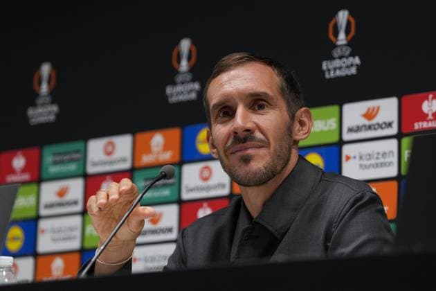 Julian Schuster (SC Freiburg, Trainer) , Italien, Fussball, UEFA Europa League, 2.Spieltag, Ligaphase, 2025 2026, Bologna FC vs. SC Freiburg, 01.10.2025, Pressekonferenz des SC Freiburg vor dem zweiten Europa League Spiel in der Ligaphase, Pressegespräch, Stadio Renato Dall™Ara, Bologna, Italien, Pressekonferenz des SC Freiburg vor dem zweiten Europa League Spiel in der Ligaphase, Pressegespräch Bologna Stadio Renato Dall™Ara Emilia-Romagna Italien Copyright: xArnexAmbergx