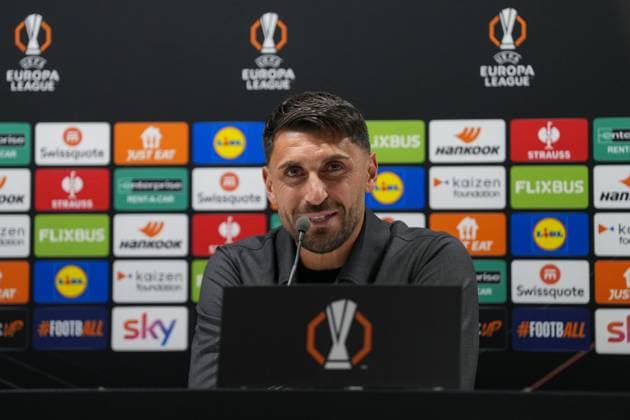 Vincenzo Grifo (SC Freiburg, 32) , Italien, Fussball, UEFA Europa League, 2.Spieltag, Ligaphase, 2025 2026, Bologna FC vs. SC Freiburg, 01.10.2025, Pressekonferenz des SC Freiburg vor dem zweiten Europa League Spiel in der Ligaphase, Pressegespräch, Stadio Renato Dall™Ara, Bologna, Italien, Pressekonferenz des SC Freiburg vor dem zweiten Europa League Spiel in der Ligaphase, Pressegespräch Bologna Stadio Renato Dall™Ara Emilia-Romagna Italien Copyright: xArnexAmbergx