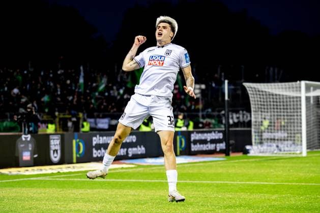 Fussball, Saison 2025 2026, 3. Liga, Donaustadion Ulm, 9. Spieltag, SSV Ulm 1846 Fußball - 1. FC Schweinfurt 05, 01.10.2025 01.10.2025, Fussball, Saison 2025 2026, 3. Liga, Donaustadion Ulm, 9. Spieltag, SSV Ulm 1846 Fußball - 1. FC Schweinfurt 05, Torjubel Jubel Freude nach Treffer Tor Torschuss zum 2:1 durch 32 Niklas Kölle (SSV Ulm 1846 Fußball) Foto: Lucca Fundel Ulm Donaustadion Baden-Württemberg Deutschland