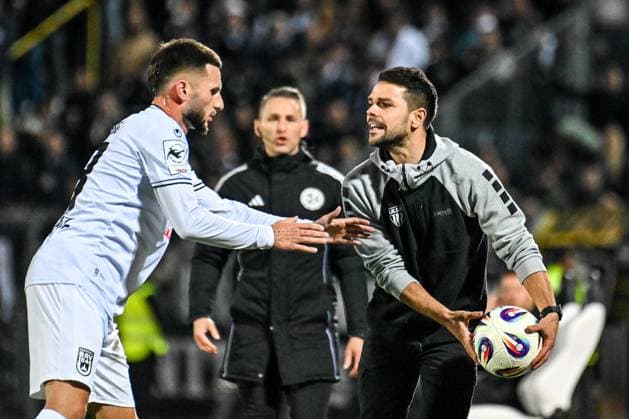 GER, 3. Liga, SSV Ulm 1846 vs 1. FC Schweinfurt 05 01.10.2025, Donaustadion, Ulm, GER, 3. Liga, SSV Ulm 1846 vs 1. FC Schweinfurt 05, im Bild Leon Dajaku (SSV Ulm, 43), Victor Keinhenz (Schweinfurt)
