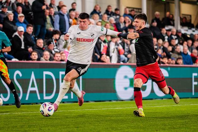 v.l. Alessio Besio (SC Verl, 23), Linus Rosenloecher (FC Ingolstadt 04, 19) im Zweikampf GER, SC Verl vs. FC Ingolstadt 04, Fussball, 3. Liga, 9. Spieltag, Spielzeit 2025 2026, 01.10.2025 GER, SC Verl vs. FC Ingolstadt 04, Fussball, 3. Liga, 9. Spieltag, Spielzeit 2025 2026, 01.10.2025 Verl Copyright: xEibner-Pressefoto JanxRollingerx EP_JSK