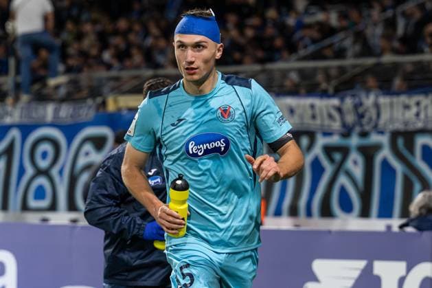 Christoph Greger (FC Viktoria Koeln, 15) mit Turban nach einer stark blutenden Kopfverletzung GER, TSV 1860 Muenchen vs. Viktoria Koeln 1904, Fussball, 3. Bundesliga, 9. Spieltag, Saison 2025 2026, 01.10.2025. (DFL DFB REGULATIONS PROHIBIT ANY USE OF PHOTOGRAPHS as IMAGE SEQUENCES and or QUASI-VIDEO). GER, TSV 1860 Muenchen vs. Viktoria Koeln 1904, Fussball, 3. Bundesliga, 9. Spieltag, Saison 2025 2026, 01.10.2025. Muenchen Copyright: xEibner-Pressefoto HeikexFeinerx EP_HFR
