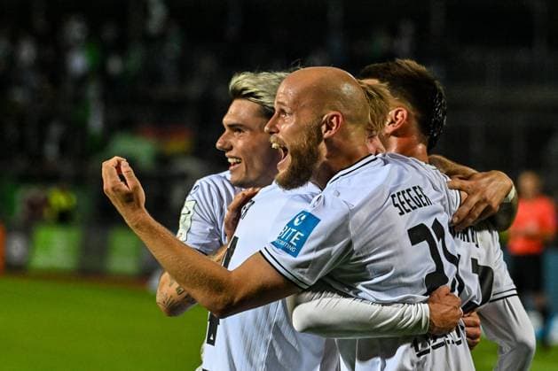 GER, 3. Liga, SSV Ulm 1846 vs 1. FC Schweinfurt 05 01.10.2025, Donaustadion, Ulm, GER, 3. Liga, SSV Ulm 1846 vs 1. FC Schweinfurt 05, im Bild Torjubel nach Tor 3:1, Niklas Kölle Koelle (SSV Ulm, 32), Marcel Seegert (SSV Ulm, 21)