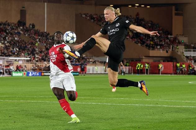 Erling Haaland of Manchester City scores a goal to make the score 0-1 Monaco v Manchester City, UEFA Champions League, Group Stage, Football, Stade Louis II, Monaco - 01 Oct 2025Monaco Stade Louis II Monaco EDITORIAL USE ONLY No use with unauthorised audio, video, data, fixture lists, club league logos or live services. Online in-match use limited to 120 images, no video emulation. No use in betting, games or single club league player publications. Copyright: xKieranxMcManus Shutterstockx 15504051an
