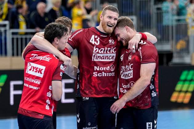 v.li.: Aksel Horgen (Flensburg, 27), Lukas Jörgensen (Flensburg, 25), Blaz Blagotinsek (Flensburg, 43), Johannes Golla (Flensburg, 4), Spieler der SG Flensburg-Handewitt, Jubel nach dem Schlusspfiff, Freude über den Sieg, Sieger, Gewinner, jubelt, jubeln, fröhlich, positiv, freut sich, freuen, optimistisch, Highlight, Action, Aktion, 01.10.2025, Heidelberg (Deutschland), Handball, DHB-Pokal, 2. Runde, Rhein-Neckar Löwen - SG Flensburg-Handewitt