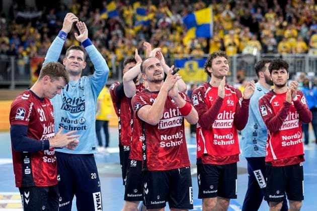 Spieler der SG Flensburg-Handewitt, Jubel nach dem Schlusspfiff, Freude über den Sieg, Sieger, Gewinner, jubelt, jubeln, fröhlich, positiv, freut sich, freuen, optimistisch, Highlight, Action, Aktion, 01.10.2025, Heidelberg (Deutschland), Handball, DHB-Pokal, 2. Runde, Rhein-Neckar Löwen - SG Flensburg-Handewitt
