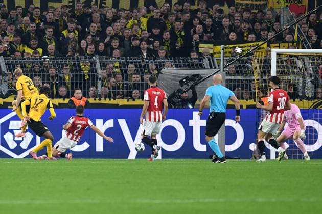 Carney Chukwuemeka (Borussia Dortmund) Tor zum 2:0 waehrend des Spiels der UEFA Champions League 2025 26, 2. Spieltag Ligaphase zwischen Borussia Dortmund und Athletic Club Bilbao, SIGNAL IDUNA PARK am 01. October 2025 in Dortmund, Deutschland. (Foto von Ralf Treese DeFodi Images) +++ Carney Chukwuemeka (Borussia Dortmund) Tor zum 2:0 during the UEFA Champions League 2025 26 League Phase MD2 match between Borussia Dortmund and Athletic Club at BVB Stadion Dortmund on October 1, 2025 in Dortmund, Germany. (Photo by Ralf Treese DeFodi Images) Carney Chukwuemeka Borussia Dortmund goal for 2 0 during the UEFA Champions League 2025 26 League Phase MD2 match between Borussia Dortmund and Athletic Club Bilbao, SIGNAL IDUNA PARK on October 01, 2025 in Dortmund, Germany, Germany Photo by Ralf Treese DeFodi Images Carney Chukwuemeka Borussia Dortmund Goal for 2 0 during the UEFA Champions League 2025 26 League Phase MD2 match between Borussia Dortmund and Athletic Club at BVB Stadion Dortmund on October 1, 2025 in Dortmund, Germany Photo by Ralf Treese DeFodi Images