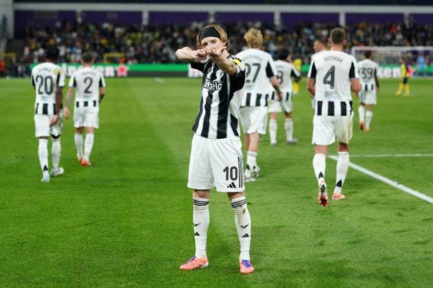 Anthony Gordon of Newcastle celebrates after he puts his side 2-0 ahead from the penalty spot Union St Gilloise v Newcastle, UEFA Champions League, Group Stage, Football, Lotto Park, Brussels, Belgium - 01 Oct 2025Brussels Lotto Park Belgium EDITORIAL USE ONLY No use with unauthorised audio, video, data, fixture lists, club league logos or live services. Online in-match use limited to 120 images, no video emulation. No use in betting, games or single club league player publications. Copyright: xDavidxWinter Shutterstockx 15504048jw