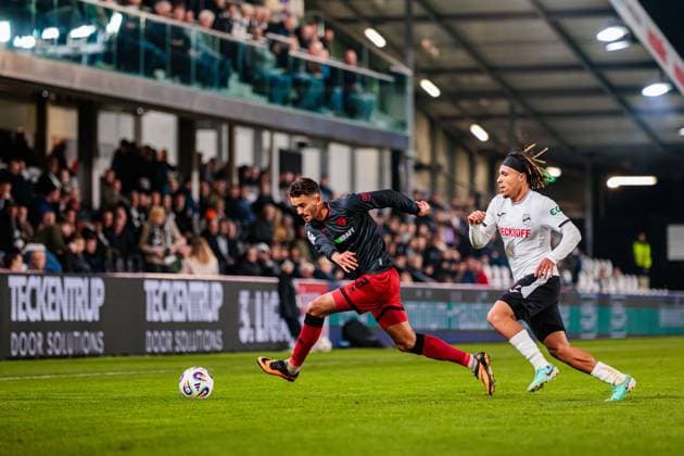 v.l. Mads Borchers (FC Ingolstadt 04, 09), Joshua Eze (SC Verl, 06) im Zweikampf GER, SC Verl vs. FC Ingolstadt 04, Fussball, 3. Liga, 9. Spieltag, Spielzeit 2025 2026, 01.10.2025 GER, SC Verl vs. FC Ingolstadt 04, Fussball, 3. Liga, 9. Spieltag, Spielzeit 2025 2026, 01.10.2025 Verl Copyright: xEibner-Pressefoto JanxRollingerx EP_JSK