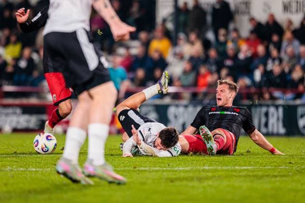 v.l. Berkan Taz (SC Verl, 10), Simon Lorenz (FC Ingolstadt 04, 32) im Zweikampf GER, SC Verl vs. FC Ingolstadt 04, Fussball, 3. Liga, 9. Spieltag, Spielzeit 2025 2026, 01.10.2025 GER, SC Verl vs. FC Ingolstadt 04, Fussball, 3. Liga, 9. Spieltag, Spielzeit 2025 2026, 01.10.2025 Verl Copyright: xEibner-Pressefoto JanxRollingerx EP_JSK