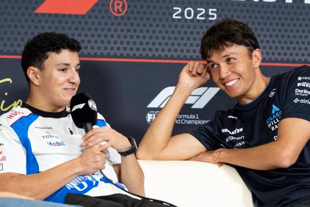 Formula 1 Singapore Airlines Singapore Grand Prix 2025 Remy Midez OVERTAKE MAXPPP - Singapore 02 10 2025 23 ALBON Alexander (tha), Atlassian Williams Racing, portrait, 06 HADJAR Isack (fra), Visa Cash APP Racing Bulls, portrait press conference, PK, Pressekonferenz at the Formula 1 Singapore Airlines Singapore Grand Prix 2025, the 18th round of the 2025 FIA Formula 1 World Championship, WM, Weltmeisterschaft at the Marina Bay Street Circuit in Singapore, Singapore, from 2 to 5 October 2025 Singapore Marina Bay Street Circuit Singapore Copyright: xOVERTAKE MAXPPPxRemyxMidezx OVT202510025858 OVT202510025858