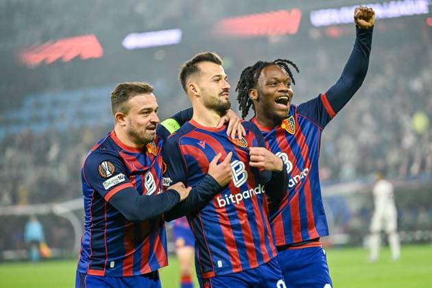 Xherdan Shaqiri (FC Basel, 10), Albian Ajeti (FC Basel, 23), Kevin Carlos Omoruyi Benjamin (FC Basel, 09) jubel ueber das Tor zum 1:0 durch Albian Ajeti (FC Basel, 23) CH, FC Basel - VfB Stuttgart, Fussball, Europa League, 2. Spieltag, Saison 2025 2026, 02.10.2025 CH, FC Basel - VfB Stuttgart, Fussball, Europa League, 2. Spieltag, Saison 2025 2026, 02.10.2025 Basel Copyright: xEibner-Pressefoto ThomasxHessx EP_THS