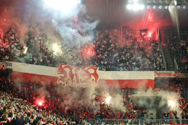 Fans VfB Stuttgart , Schweiz, Fussball, UEFA Europa League, 2. Spieltag, 2025 2026, FC Basel vs. VfB Stuttgart, 02.10.2025, Sankt Jakob Park, Basel, Schweiz Basel Sankt Jakob Park Kanton Basel-Stadt Schweiz Copyright: xGrantxHubbsx