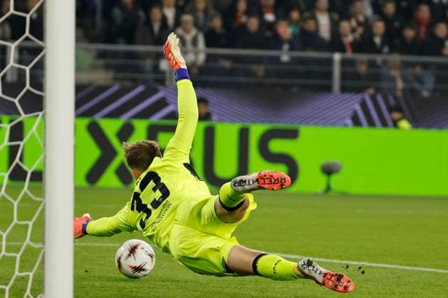 Alexander Nübel, Nubel (VfB Stuttgart, 33) , Schweiz, Fussball, UEFA Europa League, 2. Spieltag, 2025 2026, FC Basel vs. VfB Stuttgart, 02.10.2025, Sankt Jakob Park, Basel, Schweiz Basel Sankt Jakob Park Kanton Basel-Stadt Schweiz Copyright: xGrantxHubbsx