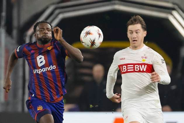 Philip Otele (FC Basel, 07) und Angelo Stiller (VfB Stuttgart, 06) im Kampf um den Ball , Schweiz, Fussball, UEFA Europa League, 2. Spieltag, 2025 2026, FC Basel vs. VfB Stuttgart, 02.10.2025, Sankt Jakob Park, Basel, Schweiz Basel Sankt Jakob Park Kanton Basel-Stadt Schweiz Copyright: xGrantxHubbsx