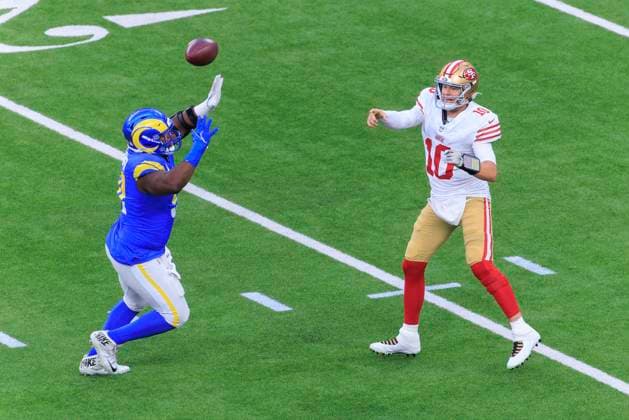October 2, 2025, Inglewood, California, USA: 10 Mac Jones, QB of the San Francisco 49ers throws the ball as 91 Kobie Turner, DE of the Los Angeles Rams attempts to intercept during their regular NFL, American Football Herren, USA season game on Thursday October 2, 2025 at SoFi Stadium in Inglewood, California. Rams lose to 49ers, 23-26. ARIANA RUIZ PI Inglewood USA - ZUMAp124 20251002_zaa_p124_060 Copyright: xArianaxRuizx
